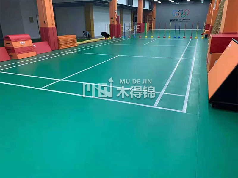 運(yùn)動(dòng)地板木紋PVC塑膠地板為何深受大眾喜愛(ài)